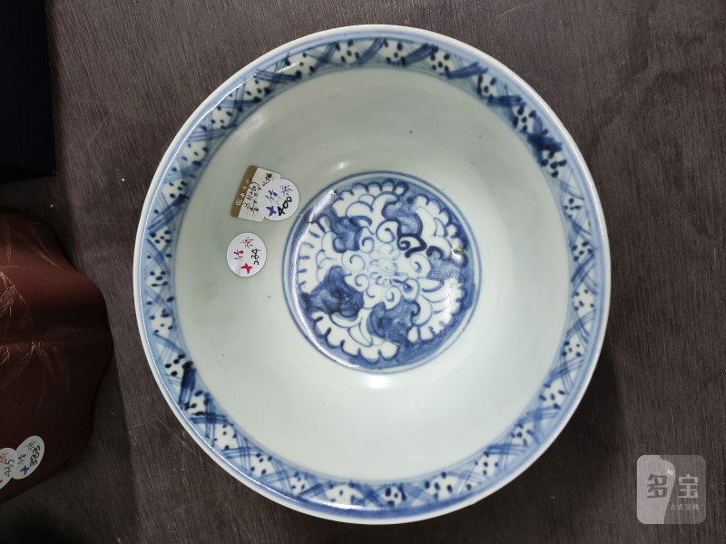 明 青花菊花纹折沿碗 - 图2